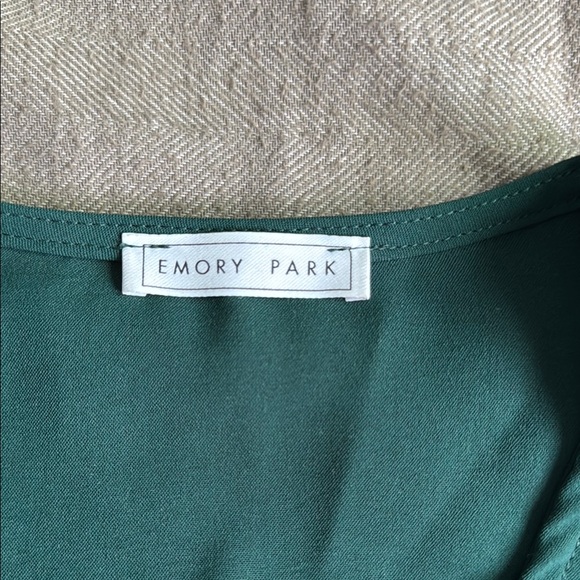 Emory Park Buttoned Tie Front Crop Top Blouse - Picture 4 of 6